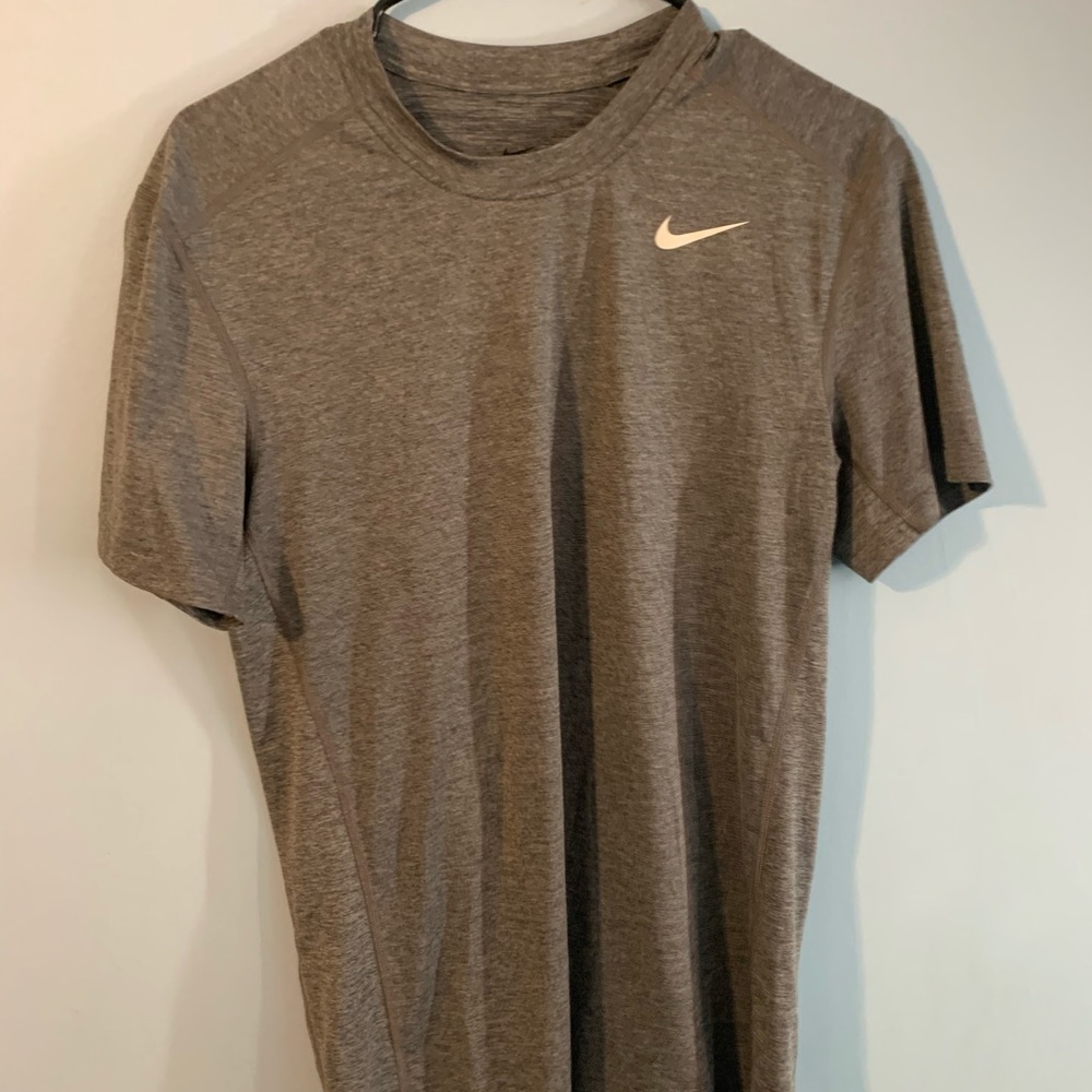 Men’s Nike Dri Fit T-Shirt Size M Color Grey New